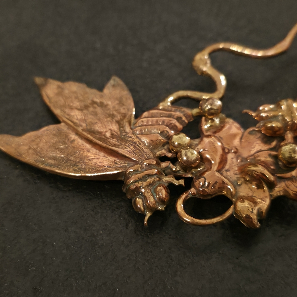 Vintage Mid-Century Bee & Floral Brooch Pin – Large 4” Nature Motif with Texture - Picture 2 of 8